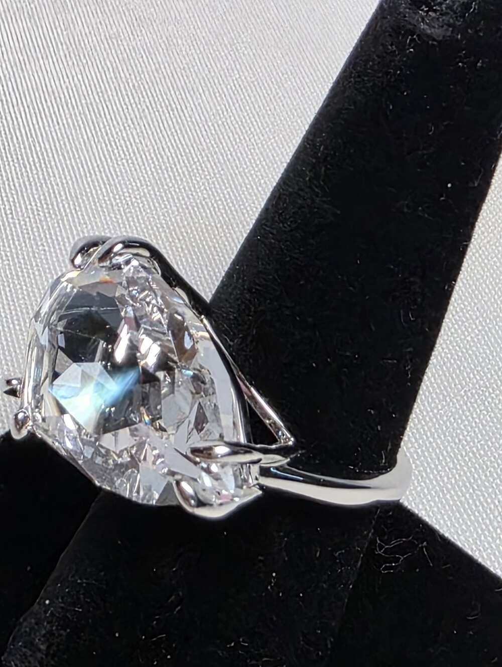Swarovski Mesmera Cocktail Ring Trillant Cut Clear Rhodium Plated Size 7.75 New - Picture 6 of 15